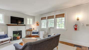 Cottage (2 Bedrooms) | Interior