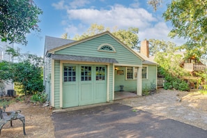 Cottage (2 Bedrooms) | Front of property