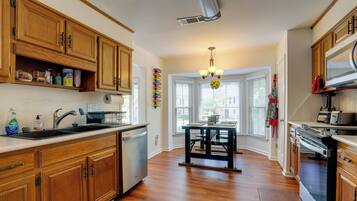 Microwave, oven, kompor, dan mesin pencuci piring