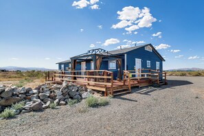House (5 Bedrooms) | Interior - Rustic & Secluded Nevada Home: On-site Dog Park! (Yerington)