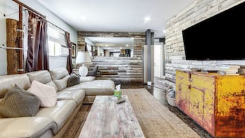House (5 Bedrooms) | Interior