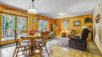 Rumah (3 Bedrooms) | Bagian depan properti