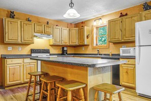 House (3 Bedrooms) | Interior - Peaceful Wautoma Retreat w/ Deck on 10 Acres! (Wautoma)