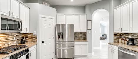 House (4 Bedrooms) | Interior