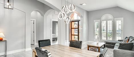 House (4 Bedrooms) | Interior