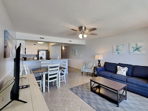 TV - Gulf Front, Seasonal Beach Service + Resort Amenities! (Fort Walton Beach)