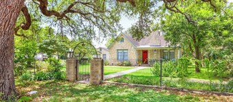 Revival DSTX LLC - Bed & Breakfast