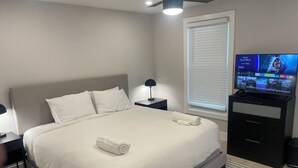 2 bedrooms, iron/ironing board, WiFi, bed sheets - Right at Home Plate - 2BDR, 2.5 BA - 2 Blocks from Navy Yard Metro! (Washington)