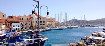 Bright family apartment with terrace 2 minutes from the sea