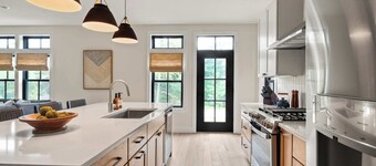 Luxe Stowe Retreats | Near Downtown