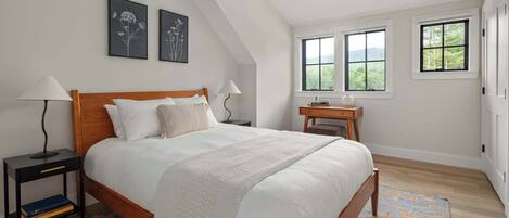 10 bedrooms, desk, iron/ironing board, travel crib