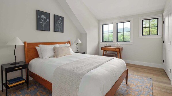 10 bedrooms, desk, iron/ironing board, travel cot