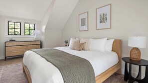 5 bedrooms, desk, iron/ironing board, free WiFi