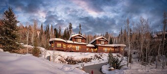 Extraordinary Location For Large Groups | Apex Grande