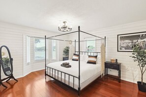 3 bedrooms, iron/ironing board, WiFi, bed sheets - 3BD Farmhouse Country Living - Pool, Patio, Firepit (McKinney)