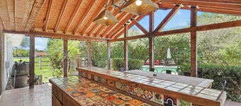 3BD Farmhouse Country Living - Pool, Patio, Firepit