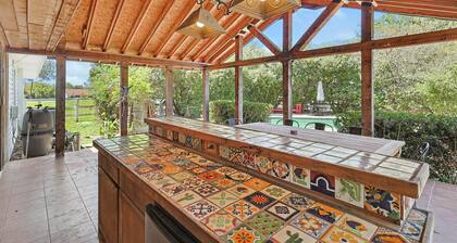3BD Farmhouse Country Living - Pool, Patio, Firepit