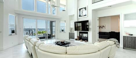 Fernseher, Kamin, Arbeitsbereiche