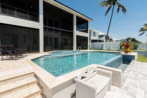 Pool - Breathtaking 6BD Riverfront Mansion w Pool (Cape Coral)