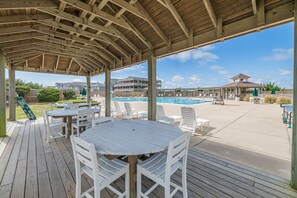 Outdoor dining - Angel of the Isle - Pine Island, Short Walk to beach, Sits on 10 Acre Pond, Pool, Hot Tub, Pets OK (Corolla)