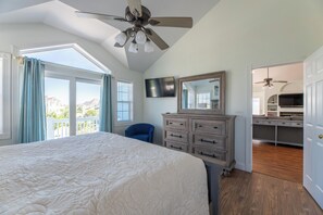 9 bedrooms, free WiFi, bed sheets - Angel of the Isle - Pine Island, Short Walk to beach, Sits on 10 Acre Pond, Pool, Hot Tub, Pets OK (Corolla)