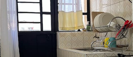 Refrigerador, microondas, placa de cocina, tetera/pava eléctrica