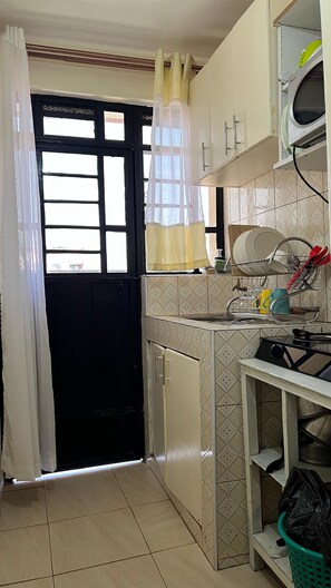 Fridge, microwave, stovetop, electric kettle