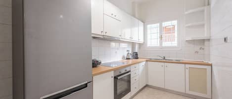 Family Apartment, Balcony, City View | Bathroom