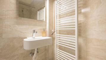 Family Apartment, Balcony, City View | Bathroom