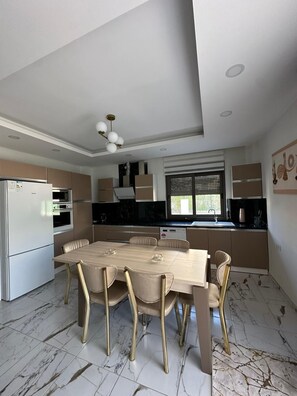 Dining - THE LAND OF LEGENS YAKIN HUZURLU VİLLA (Antalya)