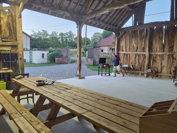 Outdoor dining