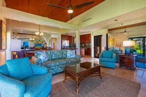Condo, 1 Bedroom | Living area