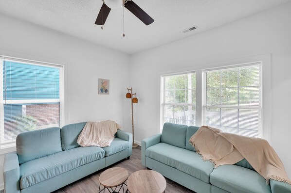 House, 4 Bedrooms | Living area | Smart TV, streaming services