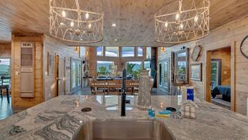 Cabin, 5 Bedrooms | Interior