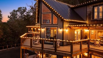 Cabin, 5 Bedrooms | Terrace/patio