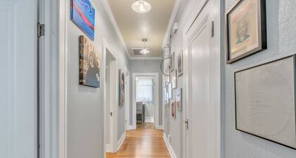 Bright & Fun 3br Cozy Nook 3 Bedroom Home by RedAwning