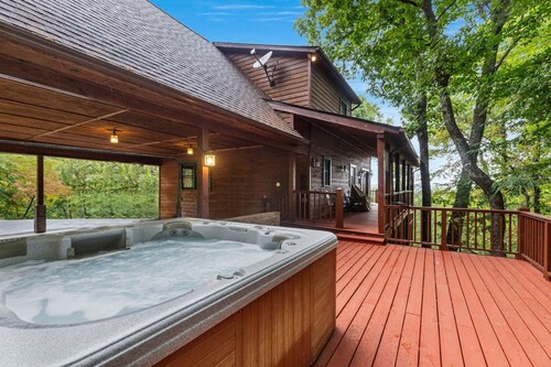 Restoration Retreat At Greenbrier 3 Bedroom Cabin by RedAwning