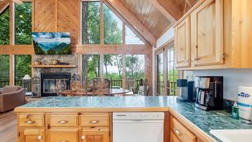 Cabana, 3 quartos | Cozinha privada | Geladeira, fogão, cafeteira/chaleira, torradeira