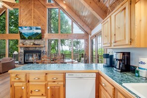 Refrigerador, horno, cafetera/tetera, tostadora