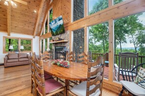Cabin, 3 Bedrooms | Dining