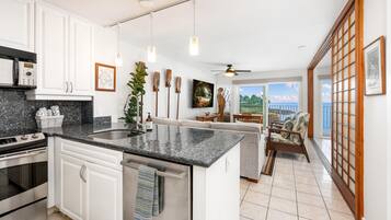 Condo, 2 Bedrooms | Private kitchen