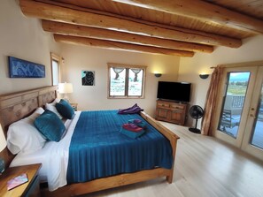 3 bedrooms, desk, free WiFi, bed sheets