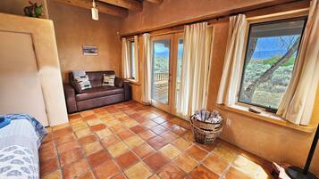 3 bedrooms, desk, free WiFi, bed sheets