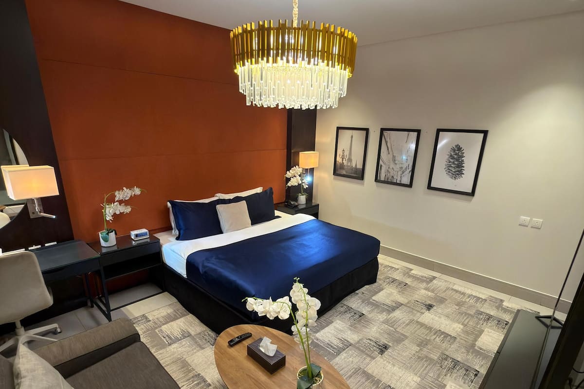 Deluxe Room | Desk, WiFi (free)
