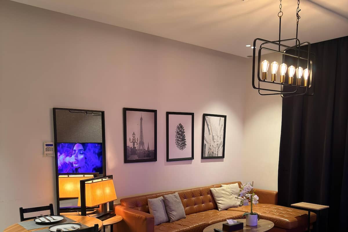 Apartment, 1 Bedroom | Living area