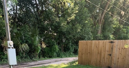 Private RV LOT available in enchanting Zephyrhills with WiFi access