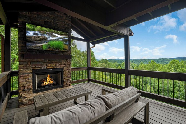 Property grounds - On The Horizon- Blue Ridge GA (Mineral Bluff)