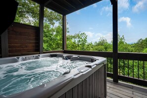 Outdoor spa tub - On The Horizon- Blue Ridge GA (Mineral Bluff)