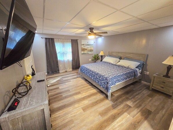 3 室のベッドルーム、デスク、アイロン / アイロン台、WiFi (無料)