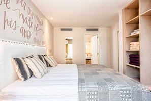 1 bedroom, down duvets, individually decorated, individually furnished - Solaga - Felix Saenz (Málaga)